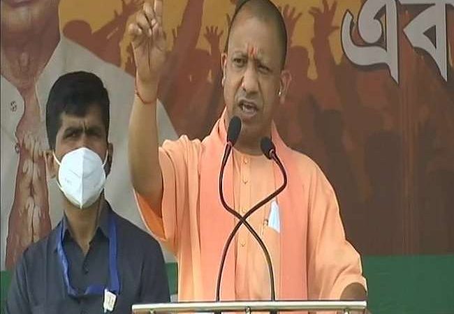 West Bengal Election 2021: CM योगी आदित्यनाथ का ममता बनर्जी पर हमला जारी, बोले-BJP सरकार आते ही होगी TMC गुंडों की दुर्गति