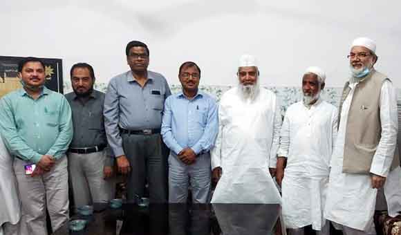 सेवानिवृत्ति के बाद दारुल उलूम पहुंचे विकास प्राधिकरण के लिपिक