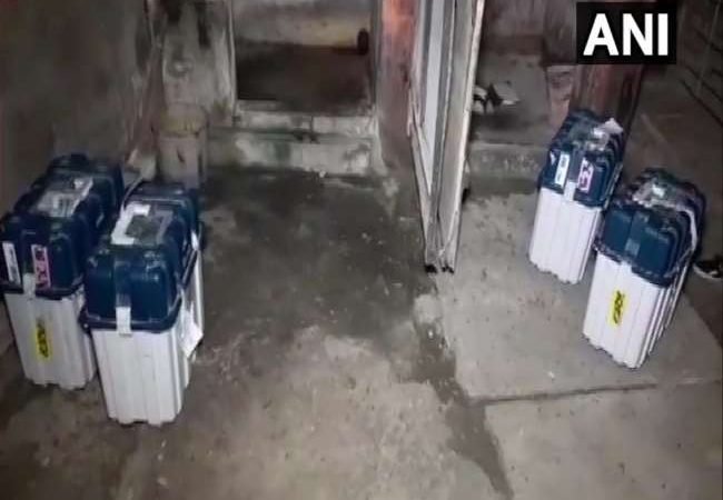 Bengal Chunav 2021 Voting LIVE: तीसरे चरण का मतदान, कई जगहों पर हिंसा, TMC नेता के घर मिला ईवीएम