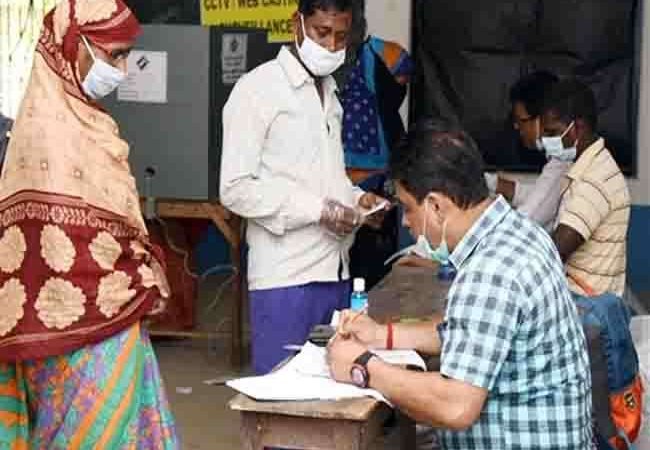Bengal Chunav 2021 Voting LIVE: छिटपुट हिंसाओं के बीच, शाम 5:45 बजे तक 77.68 फीसद हुए मतदान