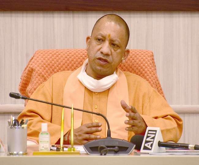 Night Curfew in UP: CM योगी आदित्यनाथ ने माना पंचायत चुनाव व पर्व के कारण बढ़ा संक्रमण, आज से पांच शहरों में नाइट कर्फ्यू