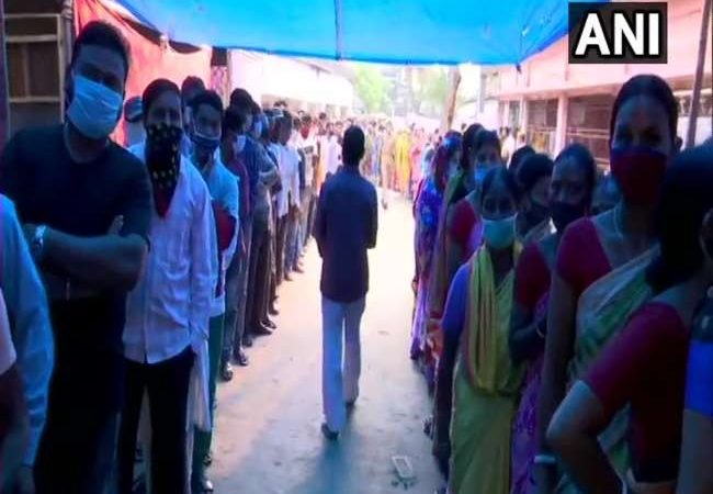 Bengal Chunav 2021 Voting LIVE: शाम पांच बजकर 24 मिनट तक 75.93 फीसद हुआ मतदान, कई जगहों पर हुई हिंसा