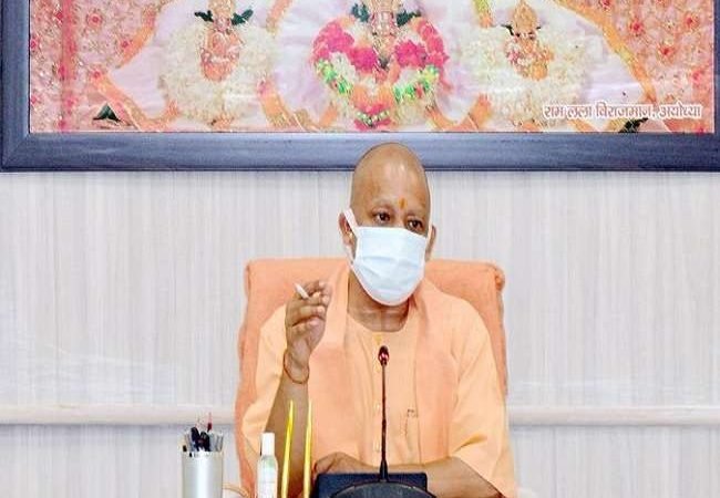 CM योगी आदित्यनाथ का निर्देश: मास्क न लगाने वालों पर लगे तत्काल जुर्माना, 30 तक सभी स्कूल बंद