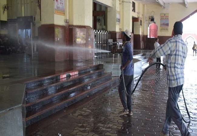 COVID-19 in UP: बेहद खतरनाक स्तर पर कोरोना संक्रमण की सेकेंड वेव, 24 घंटे में 15353 नए संक्रमित