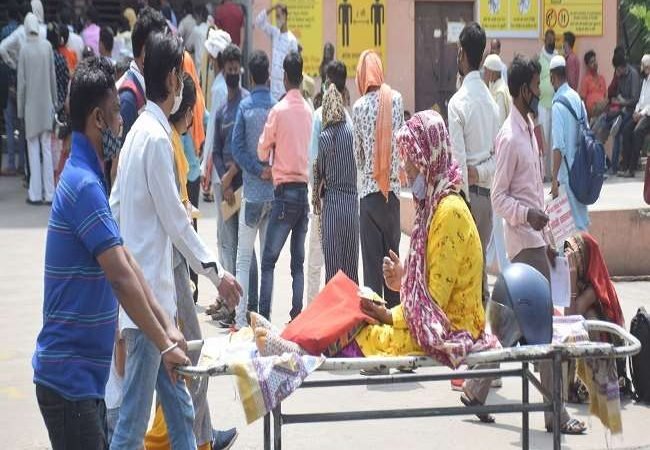 COVID-19 in UP: कोरोना वायरस संक्रमण बेहद खतरनाक स्तर पर, UP में 24 घंटे में मिले 22439 नए संक्रमित