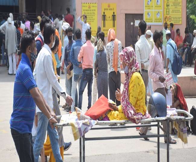 COVID-19 in UP: कोरोना वायरस संक्रमण बेहद खतरनाक स्तर पर, UP में 24 घंटे में मिले 22439 नए संक्रमित