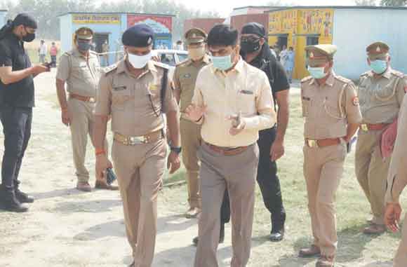पुलिस प्रशासनिक अधिकारियों ने मतदान के दौरान सुरक्षा व्यवस्था पर रखी कड़ी नजर