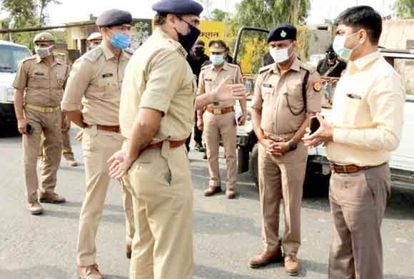 एडीजी मेरठ जोन ने भी किया मतदान केंद्रों का निरीक्षण