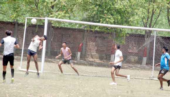 जिलास्तरीय फुटबॉल प्रतियोगिता का शुभारम्भ