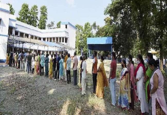 Bengal Chunav 2021 Voting LIVE: बंगाल में सवा चार बजे तक 69.40 फीसद मतदान, आज 45 सीटों के लिए हो रहे हैं चुनाव