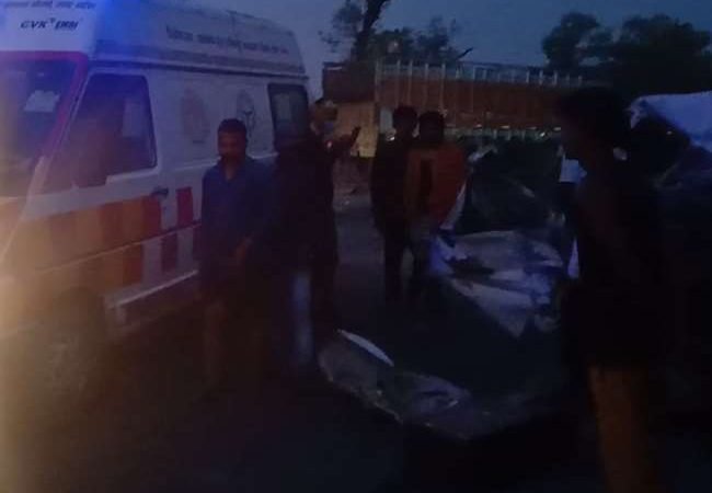 चित्रकूट में भीषण सड़क हादसा, ट्रक-वैन की भिड़ंत में चार लोगों की मौत, पांच घायल
