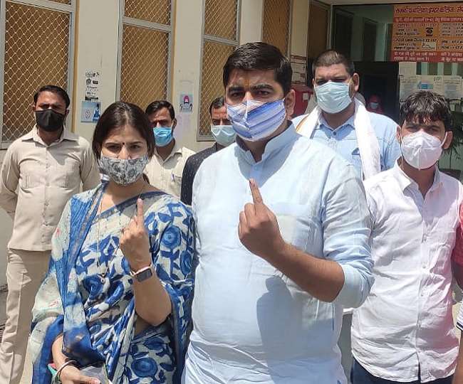 LIVE UP Panchayat Election 2nd Phase Polling: यूपी के 20 जिलों में दोपहर एक बजे तक 37.21 प्रतिशत मतदान