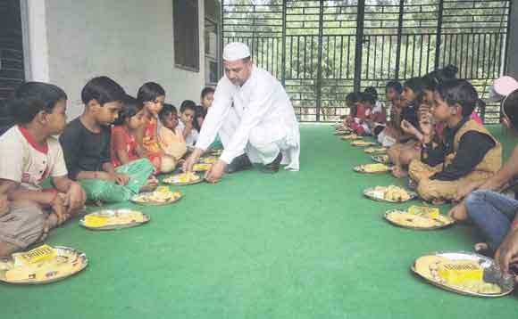 कन्या पूजन कर की हिंदू-मुस्लिम एकता की मिसाल कायम