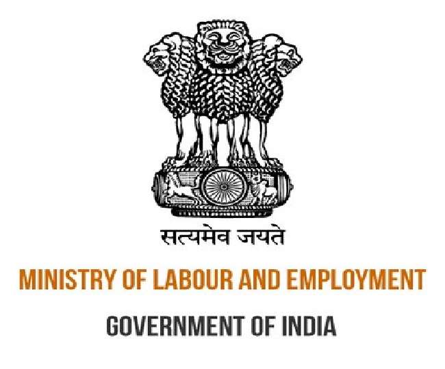 केंद्रीय श्रम मंत्रालय ने प्रवासी श्रमिकों की मदद के लिए बनाए 20 कंट्रोल रूम, ई-मेल, वाट्सएप या फोन से बताई जा सकेगी समस्या