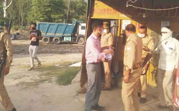 खनन के फर्जी दस्तावेज तैयार करते दो आरोपी दबोचे, सात वाहन सीज