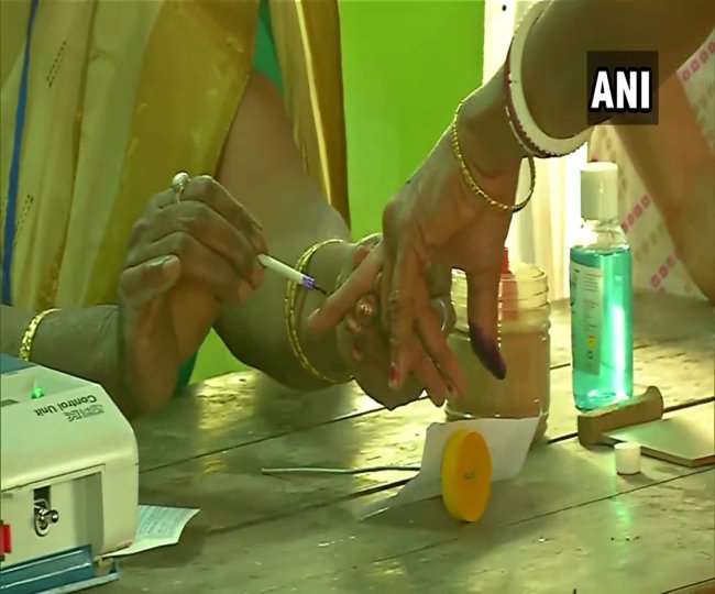 Bengal Chunav 2021 Voting LIVE: छठे चरण का मतदान आज, चार जिलों की 43 सीटों पर पड़ेंगे वोट