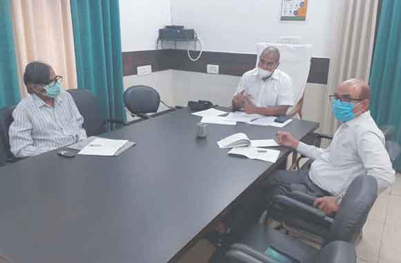 आरटीपीसीआर जांच में और अधिक तेजी लाई जाएं: मण्डलायुक्त