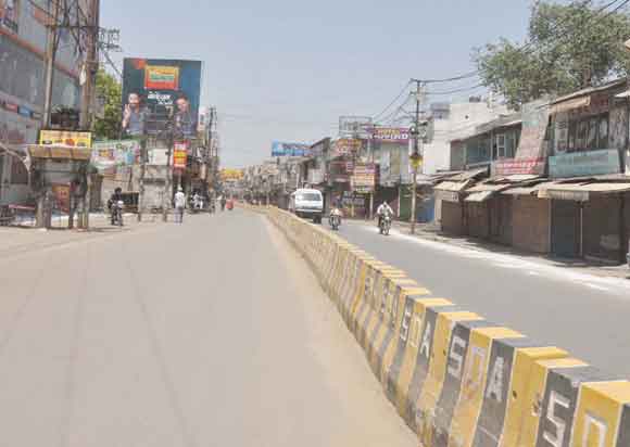 लॉकडाउन के दौरान महानगर के बाजारों व सडक़ों पर पसरा सन्नाटा