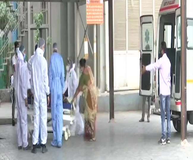 कोरोना के पीक को लेकर वैज्ञानिकों का बड़ा दावा, रोजाना साढ़े चार लाख तक आएंगे Covid-19 केस