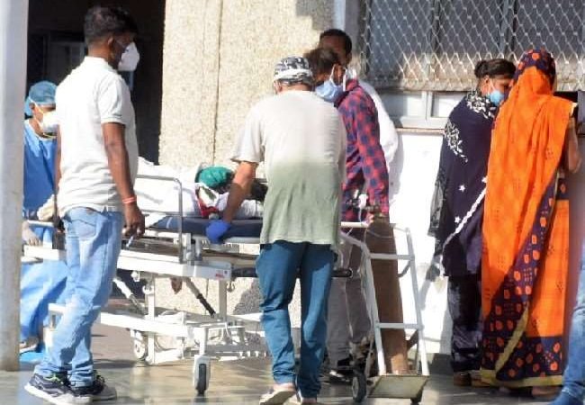 UP Coronavirus Cases Update: यूपी में कोरोना के 29,824 नए केस मिले, 266 लोगों ने तोड़ा दम