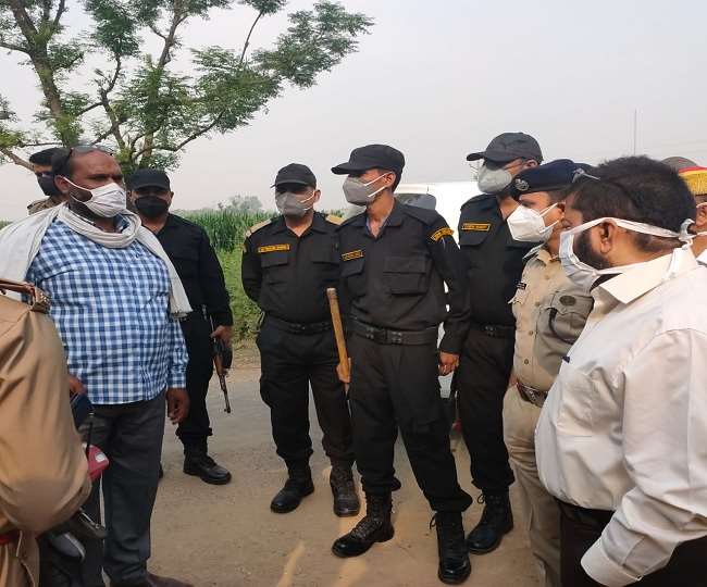 LIVE UP Panchayat Chunav Fourth Phase Voting : फर्रुखाबाद में पोलिंग बूथ से मतपत्र चोरी होने के बाद हंगामा, रोकी गई पोलिंग