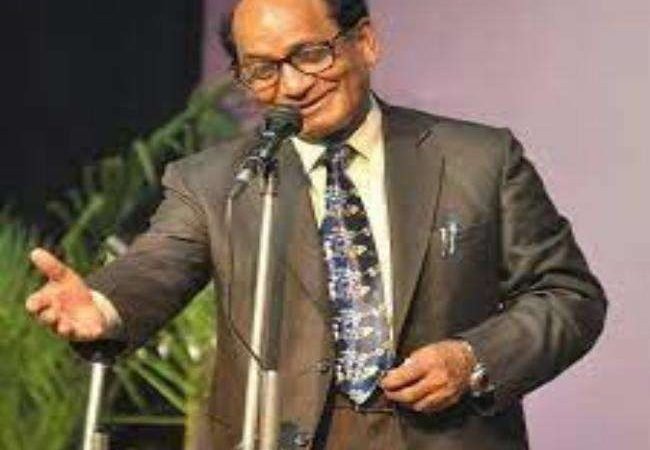 देश के जाने माने कवि कुंवर बेचैन का कोरोना से निधन, डॉ.कुमार विश्वास ने ट्वीट कर दी जानकारी