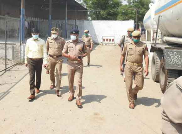 डीएम व एसएसपी ने किया ऑक्सीजन प्लांट का निरीक्षण