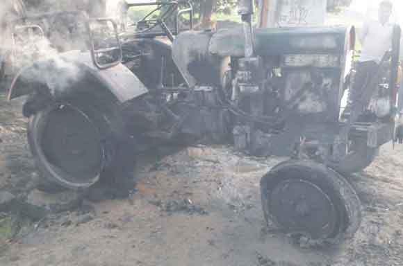 छप्पर में लगी आग से लाखों रूपए का सामान जलकर खाख