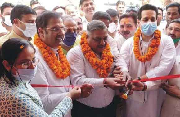 पूर्व सांसद ने किया प्रत्याशी के चुनाव कार्यालय का उद्घाटन