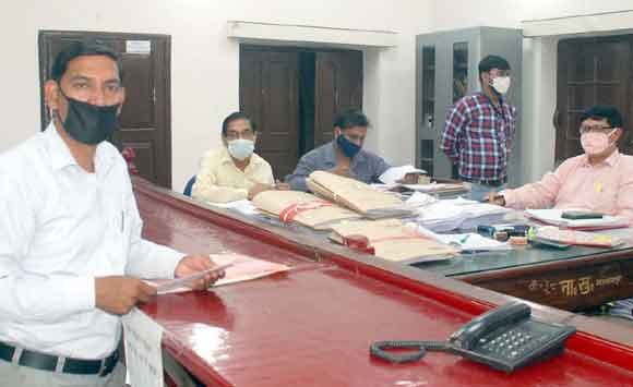 दूसरे दिन भी जारी रही नामांकन पत्रों की जांच की प्रक्रिया