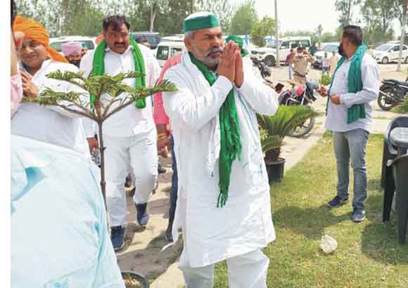 किसानों ने किया राकेश टिकैत का भव्य स्वागत