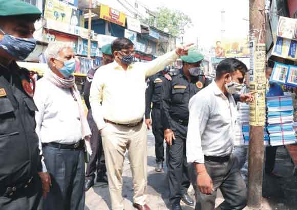 कोरोना जागरुकता: नगरायुक्त स्वयं सडक़ों पर उतरे
