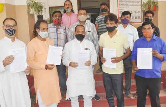 धार्मिक आयोजनों की अनुमति की मांग को लेकर सौंपा ज्ञापन