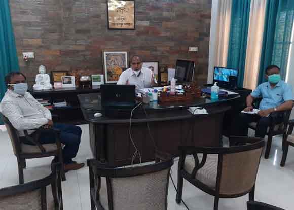 कोविड के प्रति प्रचार-प्रसार के माध्यम से भी लोगों अधिक से अधिक जागरूक किया जाए – मण्डलायुक्त