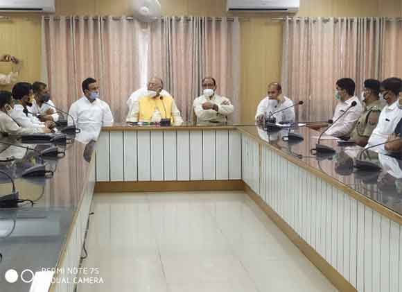 कोरोना को नियंत्रित करने के लिए विशेष सतर्कता बरती जाएं – चिकित्सा शिक्षा मंत्री