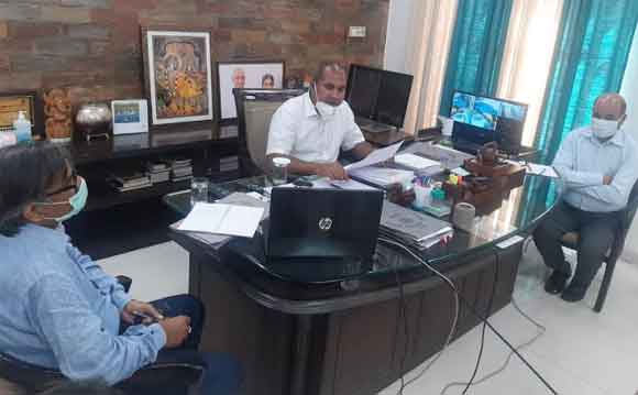 पारदर्शी, निष्पक्ष और शांति पूर्वक पंचायत चुनाव सम्पन्न कराने के लिए सभी तैयारियां समय से पूरी करें – मण्डलायुक्त
