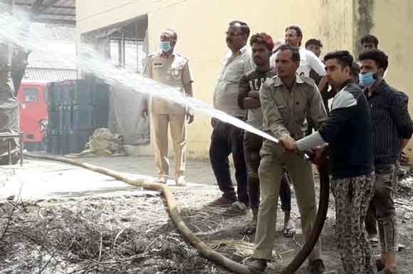 आग लगने से मंडी स्थल में मची अफरा तफरी, अग्निशमन दल ने आग पर पाया काबू