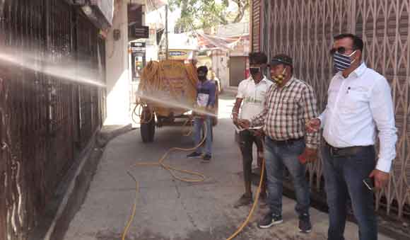 कमिश्नर के आदेश के बाद देवबंद में खूब चला सैनिटाइजेशन अभियान