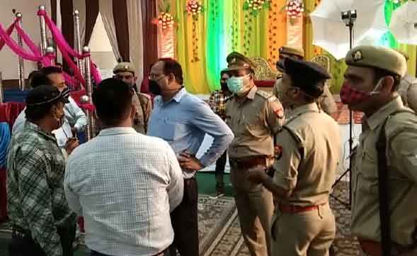 कोरोना गाइडलाइन का पालन किए बगैर शादी करना पड़ा भारी