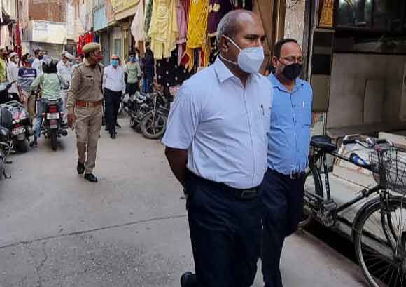 मंडलायुक्त ने किया देवबंद नगर का औचक निरीक्षण, कोविड नियमों का कड़ाई से पालन कराने के दिए निर्देश