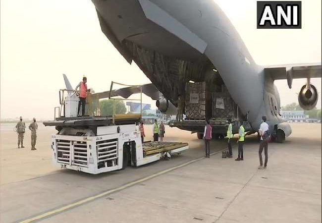 Covid 19 India News: कोरोना संकट के बीच अमेरिका से भारत पहुंचा चिकित्सा उपकरणों का जखीरा