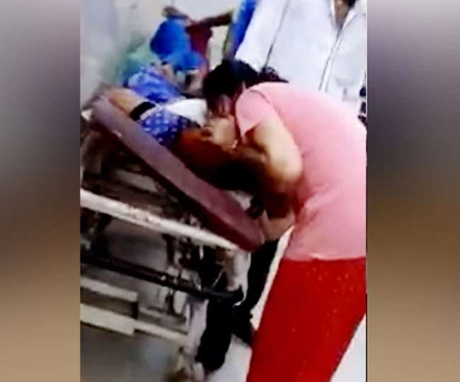 बहराइच में मां को बचाने के लिए मुंह से सांस देती बेटी का वीडियो वायरल, ऑक्सीजन की कमी से मौत