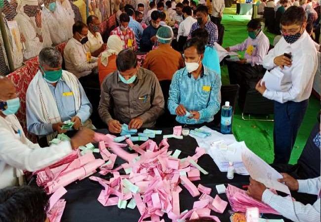 UP Panchayat Election Result 2021: अब तक 16,510 प्रधान जीते, आज दोपहर बाद तक अंतिम परिणाम