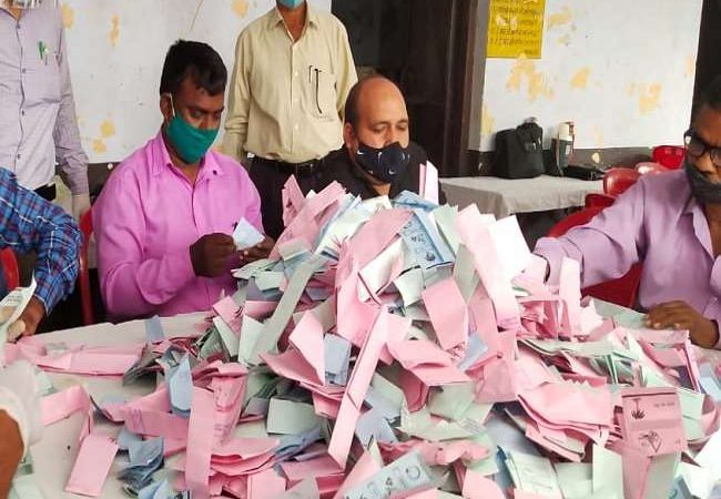 LIVE UP Panchayat Chunav Result 2021: रायबरेली में बीडीसी प्रत्याशी गुड्डी देवी व सुमित्रा विजयी