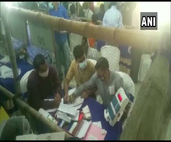 LIVE Bengal Election Result 2021: रुझानों में TMC की डबल सेंचुरी, भाजपा 100 से नीचे, बाबुल सुप्रीयो समेत कई दिग्गज पीछे