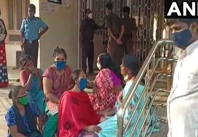 Karnataka Oxygen Crisis: ऑक्सीजन की कमी से 24 मौतें, जिला प्रभारी ने दिए मामले की जांच के आदेश; कहा- ‘कसूरवार को मिलेगी सख्त सजा’
