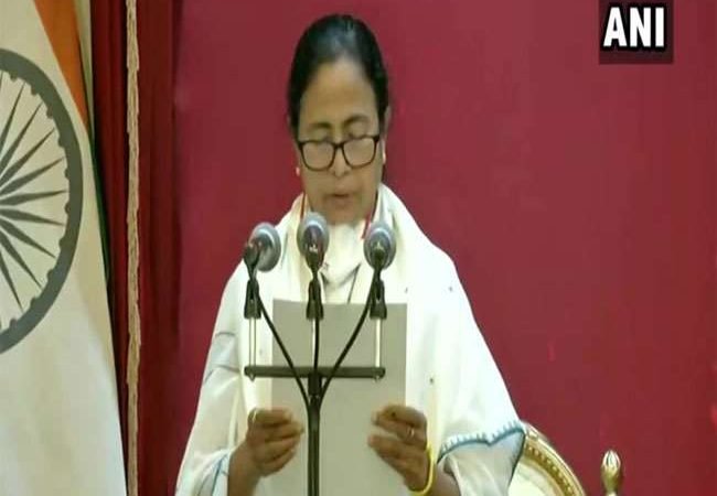 LIVE Oath Taking Ceremony: ममता बनर्जी की हैट्रिक, लगातार तीसरी बार बंगाल के मुख्यमंत्री पद की ली शपथ