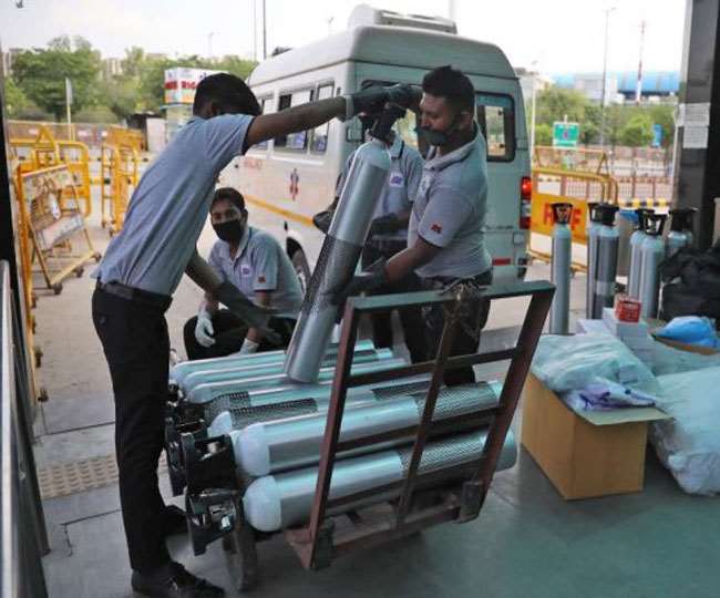 Covid-19: सुप्रीम कोर्ट ने गठित की टास्क फोर्स, ऑक्सीजन की उपलब्धता व भविष्य की चुनौतियों पर होगा काम
