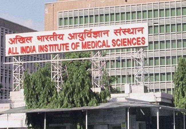 AIIMS ने तीसरी लहर के लिए किया आगाह, कहा- हो सकती है ज्यादा खतरनाक, बच्चों के टीके पर कही ये बात