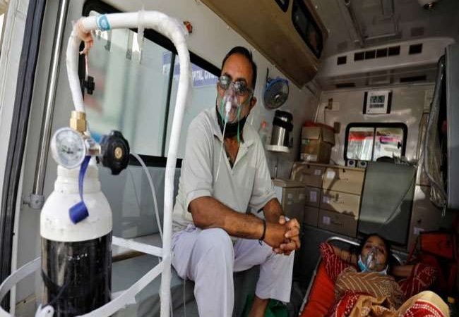 देश में लगातार चौथे दिन चार लाख से ज्यादा कोरोना के नए मामले और 4,091 लोगों की मौत, केरल-कर्नाटक में थम नहीं रही महामारी